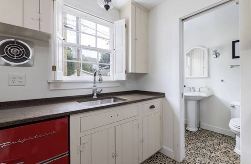 Stonington Cottage | Perfect 1 bedroom 1 bath cottage in the heart of Stonington Borough