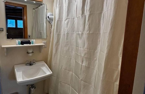 Hamilton Hotel | Perfect 1-bedroom hotel room in beautiful Hamilton - #315 Chenango