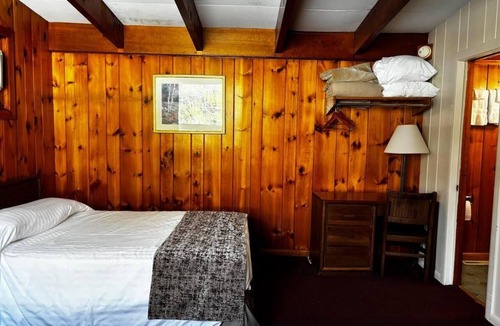 Hamilton Hotel | Perfect 1-bedroom hotel room in charming Hamilton - #319 Shenandoah