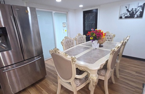 Eastside House | Perfect 2-bedroom luxury house with AC in beautiful Syracuse , 10mins walk to SU