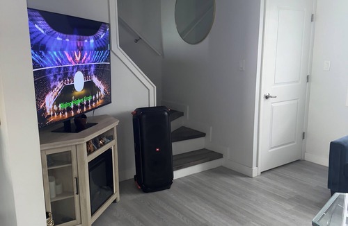 Moonachie Apartment | Perfect 3-bedroom 2 Bath apartment with AC in Moonachie 10 min drive to MetLife