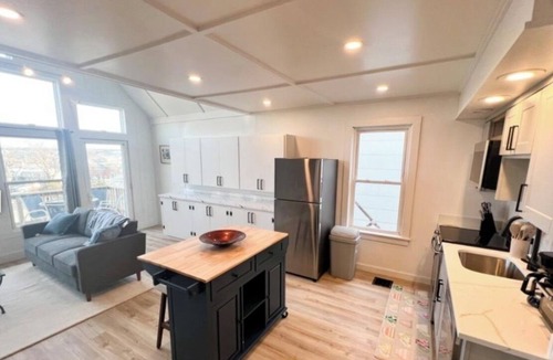 Vineyard Haven Apartment | Perfect 3-bedroom apartment with AC in peaceful Tisbury