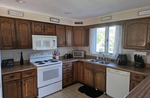 Kennebunk House | Perfect 3-bedroom house with heated pool in charming Kennebunk