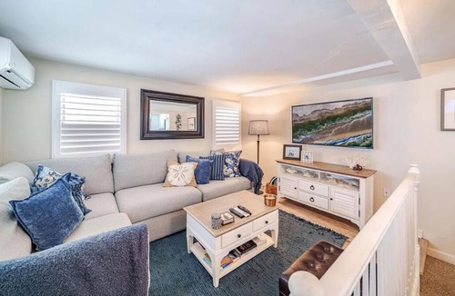 Gold Coast Condo | Perfect beach get away! 2-bedroom condo 1.5 blocks from the beach!