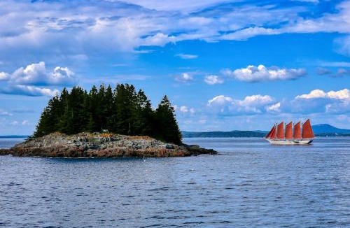 Bar Harbor House | Perfect Cottage Near Downtown & Glen Mary Park w/Full Kitchen, Free WiFi, More