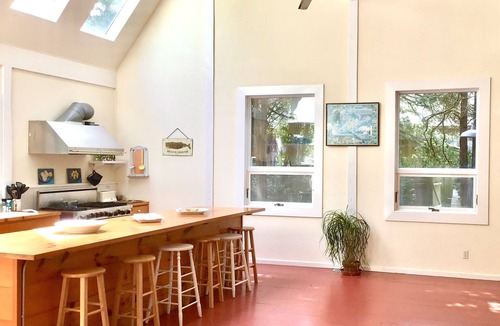 Springs House | PERFECT FAMILY-FRIEND Home, light, SPACIOUS, water-views that inspired POLLACK!