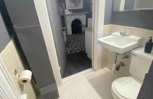 Bay Village Apartment | Perfect For Solo Travelers Or Friends!
