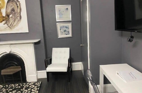 Bay Village Apartment | Perfect For Solo Travelers Or Friends!