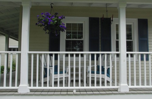 Lee House | Perfect Holiday Retreat, Completely Renovated, Central Location