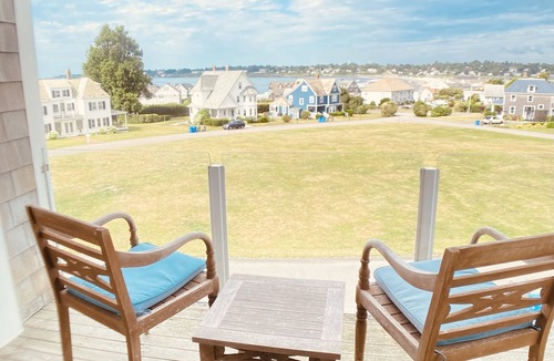 Newport East House | Perfect Newport Beach Getaway-Steps to Beach Ocean Views Very close to Downtown