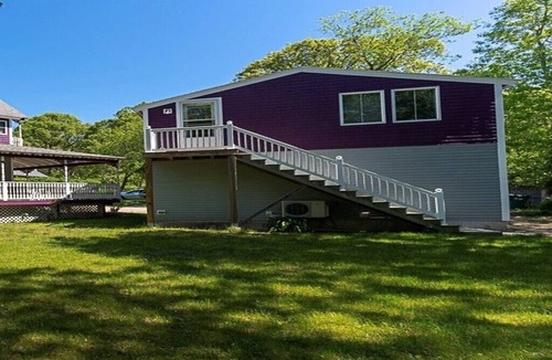 East Chop Apartment | Perfect One Bedroom Garage Apartment w/AC