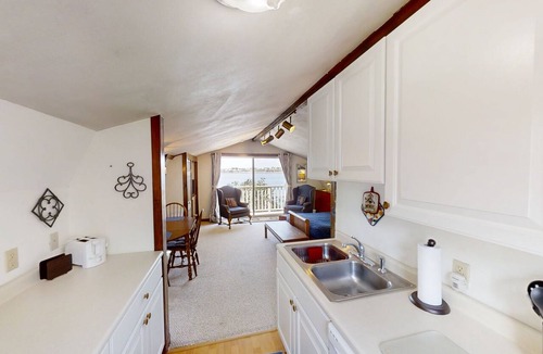 Mid-Coast and Islands Apartment | Perfect spot for a couples get-away, ocean views from the balcony and sitting area