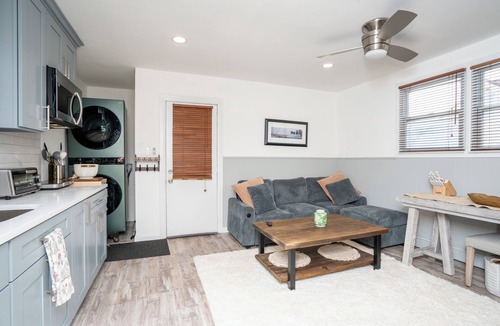 East Massapequa House | Perfect Summer Cottage New 1-bedroom with AC in Massapequa