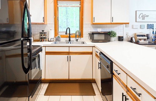 Bartlett House | Perfect Summer Getaway-Near Storyland