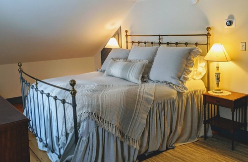 Stratton House | Perfect VT getaway - great for two families! Starlink Internet, Large Yard