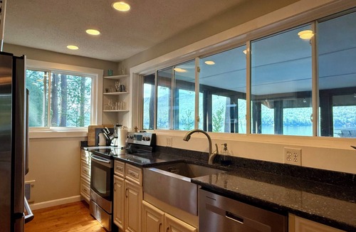 Newbury House | Perfect Waterfront 3-bedroom house on Lake Sunapee, Newbury NH