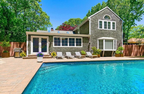 Noyack House | Perfection in Sag Harbor : 5 Bedrooms with saltwater pool - walk to Beach