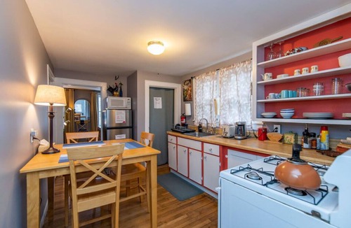Old North End Apartment | Perfectly Located Private 2 Bdrm Apartment