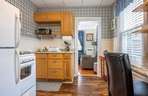 Ocean Grove Apartment | Pet Friendly 1.5BR 2 Blocks to Beach & Main Ave | Full Kitchen | Near Asbury