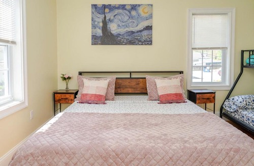 Quincy Apartment | Pet Friendly 3BR Quincy Townhouse w Laundry, Free Parking, near MBTA Red Line 37