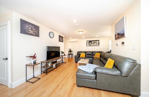 Quincy Apartment | Pet Friendly 3BR Quincy Townhouse w Laundry, Free Parking, near MBTA Red Line 37