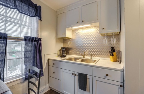 Auburn Apartment | Pet-friendly Auburn Apartment w/Balcony!