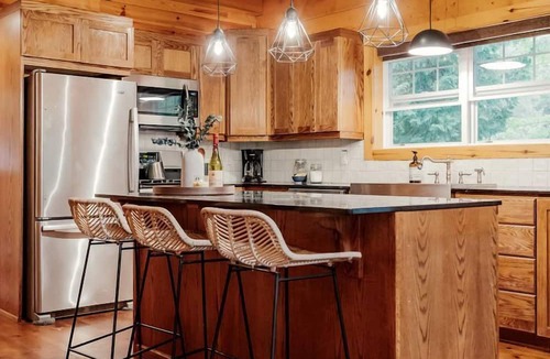 Lanark Cabin | Pet-Friendly Cabin, Ideal for Family Glamping Trips in Ontario