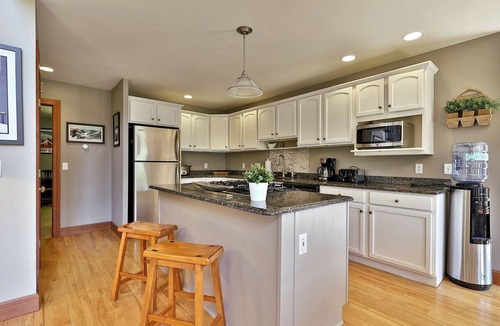 Killington Cabin | Pet-Friendly Cabin in the Heart of Vermont's Ski Country with Hot-Tub and Private Deck to Enjoy the Views of Pico Mountain
