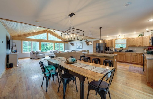 Town of Fowler House | Pet Friendly Family Getaway on 15 Acres!