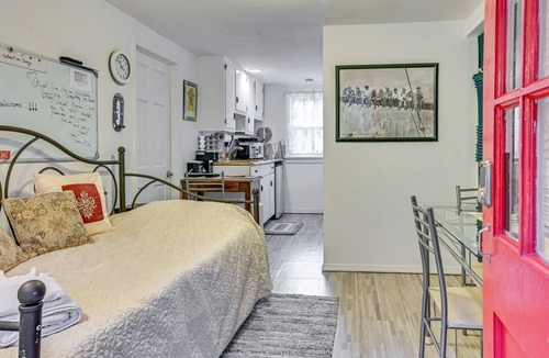 Great Neck House | Pet-Friendly Great Neck Home ~ 1 Mi to Kings Point