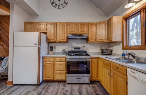 Madison Ski Chalet | Pet Friendly Madison Chalet Close to Hiking