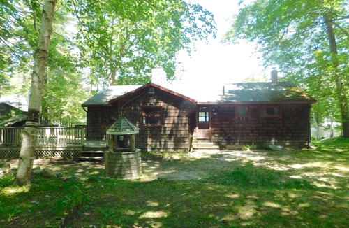Raymond House | Pet-Friendly Maine Camp on Little Sebago Lake – Sandy Shore & Dock
