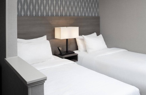 Prudential - St. Botolph Hotel | Pet Friendly Modern Room in Back Bay Boston | Near Museum of Fine Arts - 0.6 mi