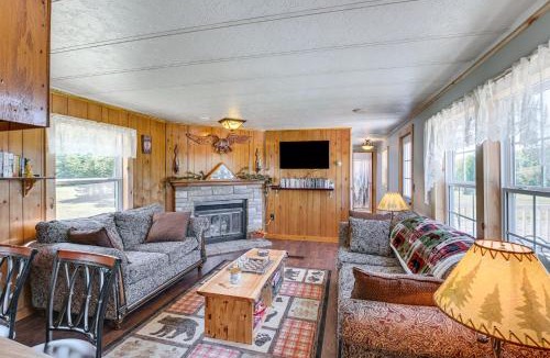 Perham House | Pet-Friendly Perham Home: Fire Pit + Trail Access!
