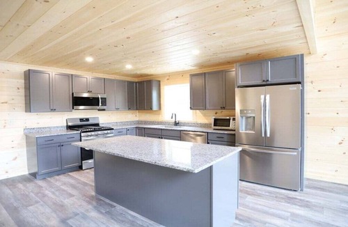 Thornton House | Pet Friendly Private Home near WV and Loon!