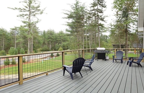 Thornton House | Pet Friendly Private Home near WV and Loon!