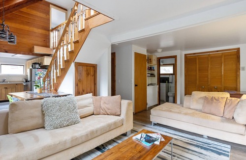 Stowe Area Ski Chalet | Pet Friendly Stowe Retreat 7 Mins to Mountain & Village Firepit Sleeps 8