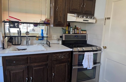 Stamford House | Pet Friendly Suburban Retreat
