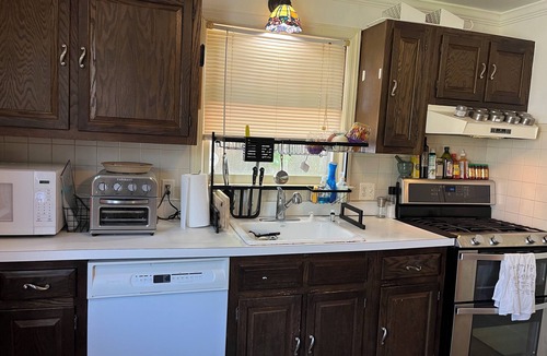 Stamford House | Pet Friendly Suburban Retreat