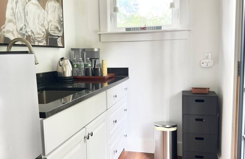 Old Lyme House | Phenomenal One Bedroom Cottage in Historic Old Lyme, Connecticut