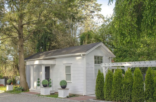 Old Lyme House | Phenomenal One Bedroom Cottage in Historic Old Lyme, Connecticut