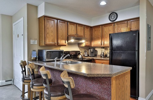 Killington Condo | Pico Mountain Getaway: 3BR Ski-In Vibes at Pico