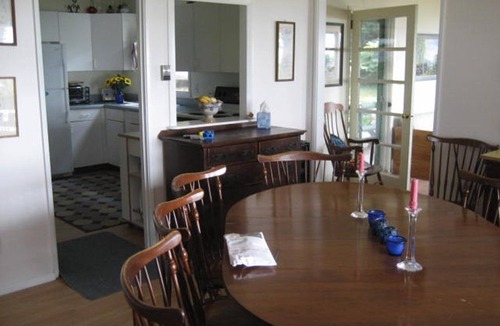 Bristol Cottage | Picture perfect beachfront cottage on private road