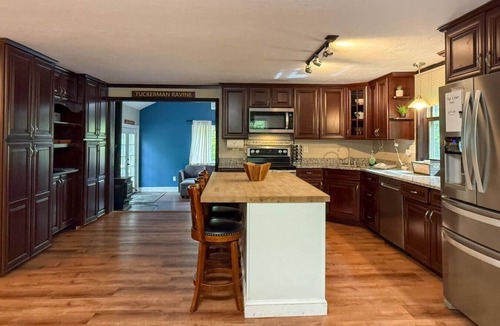 Conway House | Pine Acres | 5 Bedroom, Hot Tub, Sauna, 2.5 Acres