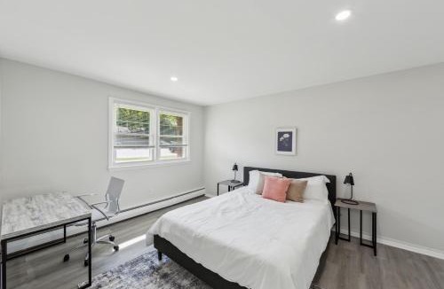 Newark Apartment | Pine Brook 1019 I Modern 15Br Apartment ! Pool