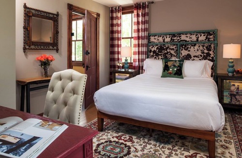 Sparrow Bush Bed & Breakfast | Pine Brook Manor