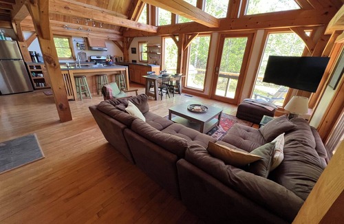 Brownfield House | Pine Knoll Cabin - Private Wooded 5 Acre Lot, Dog Friendly