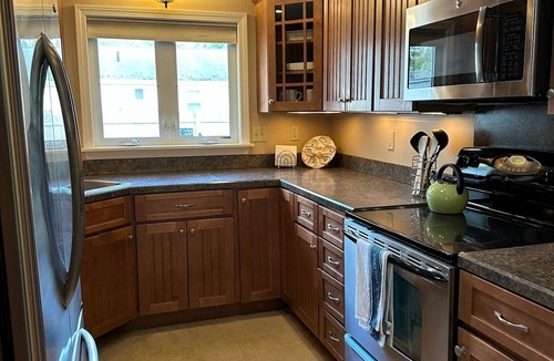 West Yarmouth Cottage | Pines Cottage – Yarmouth w/Private Beach Rights
