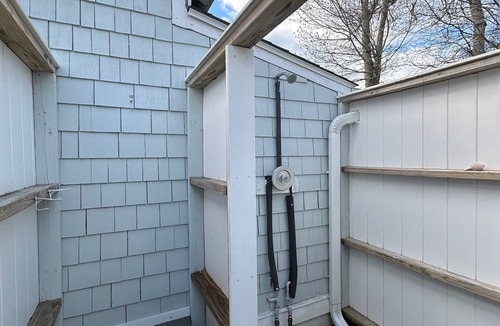 West Yarmouth Cottage | Pines Cottage – Yarmouth w/Private Beach Rights