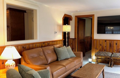 West Yarmouth Cottage | Pines Cottage – Yarmouth w/Private Beach Rights